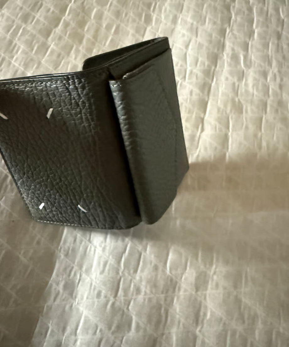 4ステッチ 三つ折りウォレット